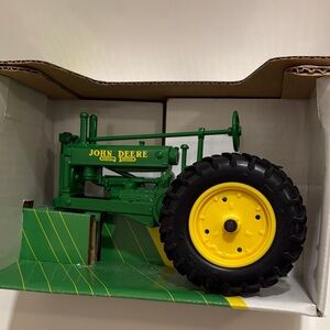 Ertl John Deere Model A tractor. 1/16 scale.